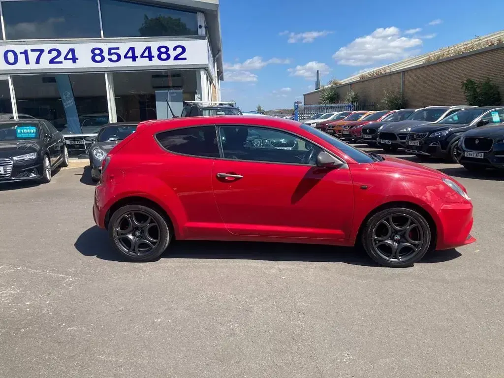 Used Alfa Romeo MiTo Super 105 HP (77 kW) 2017 Red Hatchback