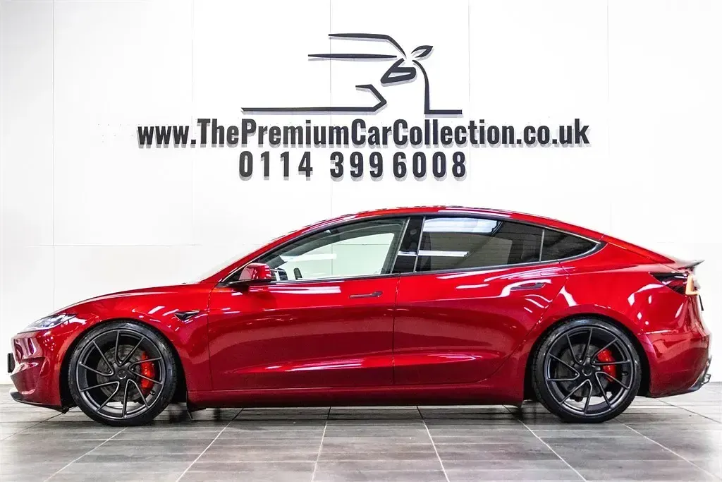 Używany Tesla Model 3 Performance 461 kW (627 KM) 2024 Czerwony Sedan/Limuzyna
