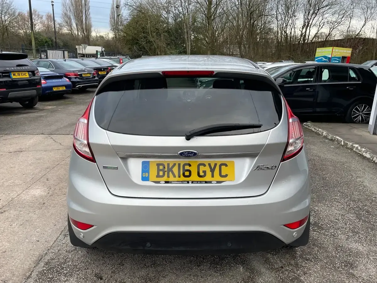 Used Ford Fiesta Titanium 125 HP (91 kW) 2016 Silver Hatchback