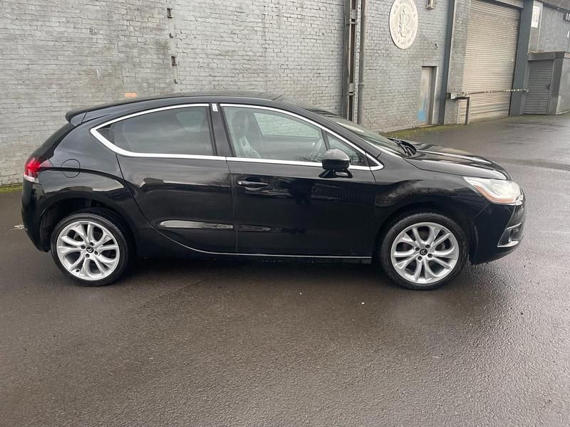 Begagnad Citroën DS4 135 HK (99 kW) 2015 Svart Halvkombi