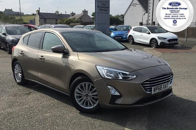 Used Ford Focus Titanium 125 HP (91 kW) 2018 Silver Hatchback