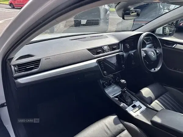 Used Skoda Superb SE Technology 150 HP (110 kW) 2022 White Hatchback