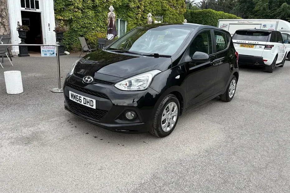 Used Hyundai i10 SE 66 HP (48 kW) 2016 Black Hatchback