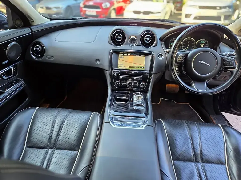 Used Jaguar XJ Portfolio 275 HP (202 kW) 2014 Blue Sedan