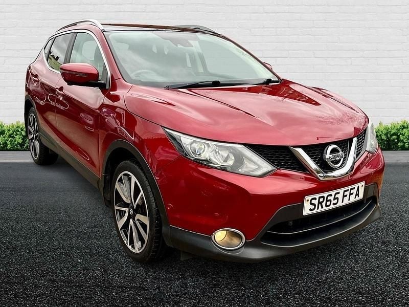 Used Nissan Qashqai Tekna 161 HP (118 kW) 2015 Red SUV
