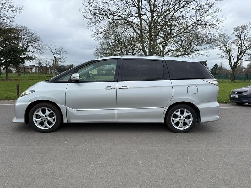 Begagnad Toyota Estima 170 HK (125 kW) 2013 Silver