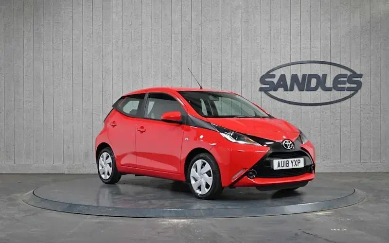 Usado Toyota Aygo X-play 69 HP (50 kW) 2018 Citadino