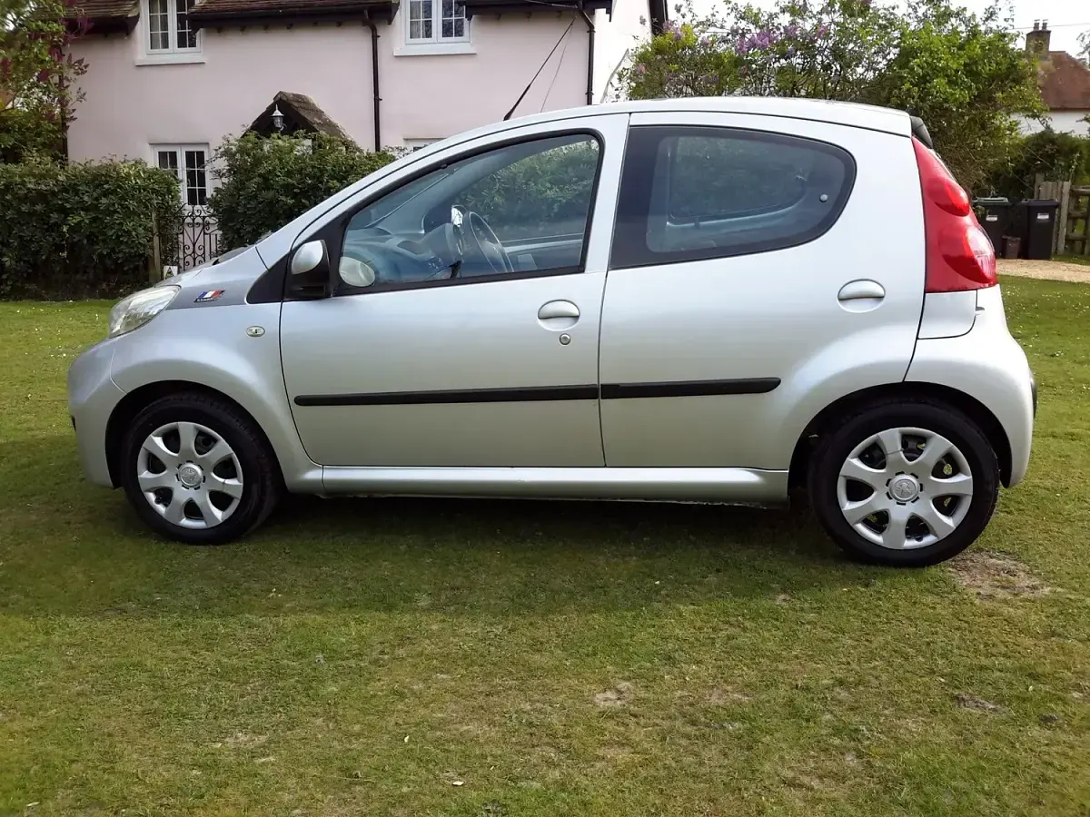 Used Peugeot 107 68 HP (50 kW) 2010 Silver gallium grey metallic Hatchback