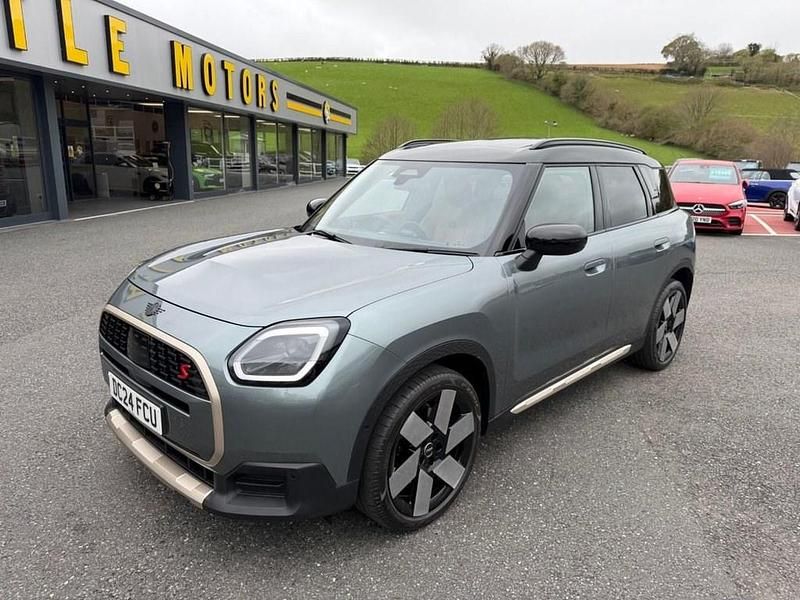 Używany Mini Countryman Exclusive 300 KM (220 kW) 2024 Zielony SUV