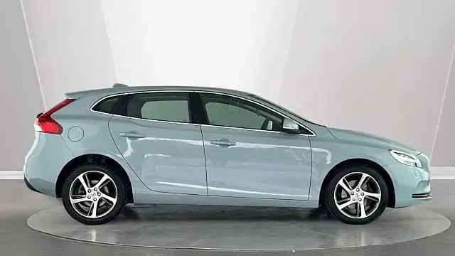 Used Volvo V40 Inscription 122 HP (89 kW) 2018 Hatchback