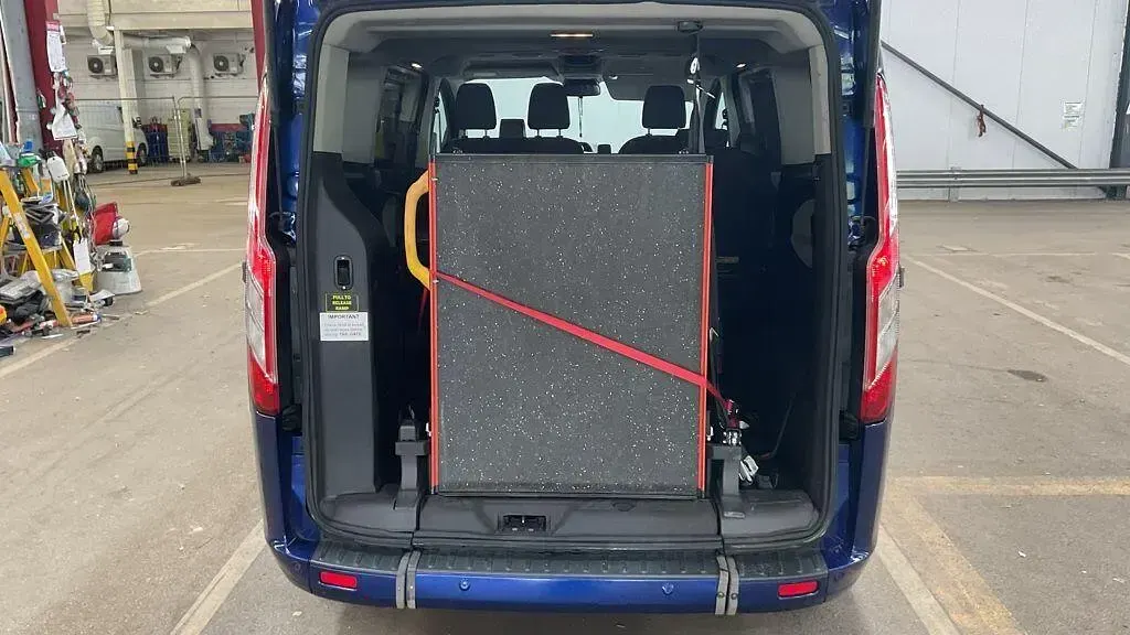 Used Ford Tourneo Titanium 130 HP (95 kW) 2017 Blue MPV