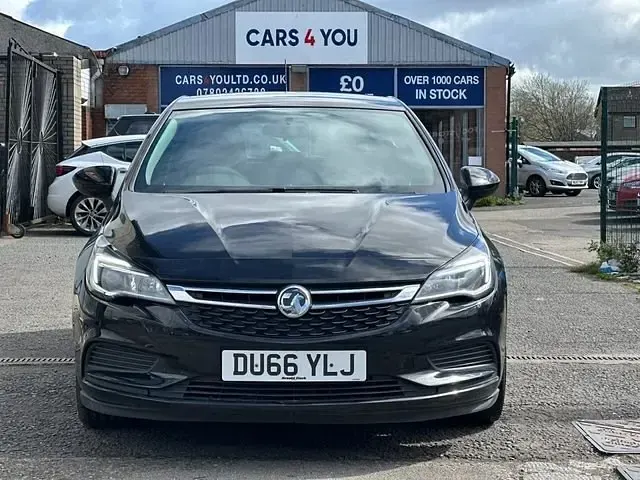 Used Vauxhall Astra Design Edition 110 HP (80 kW) 2016 Black Hatchback
