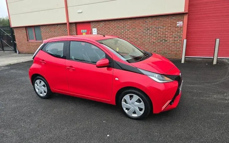 Usado Toyota Aygo X-play 69 CV (50 kW) 2018 Utilitario