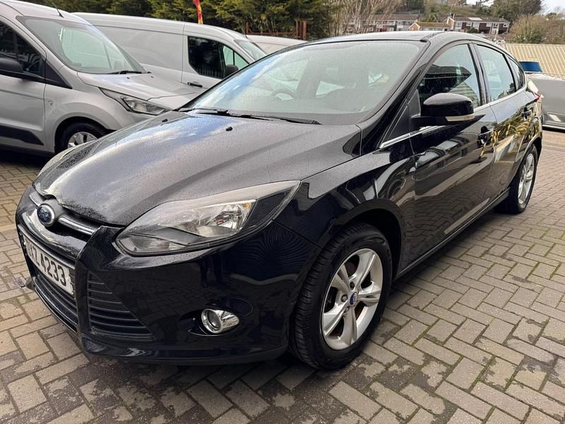 Used Ford Focus Zetec 125 HP (91 kW) 2011 Black Hatchback