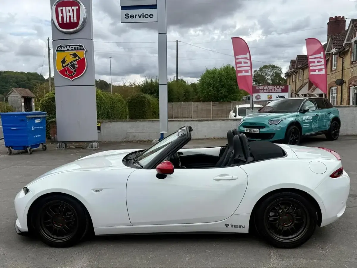 Used Mazda MX5 129 HP (94 kW) 2016 White Cabriolet