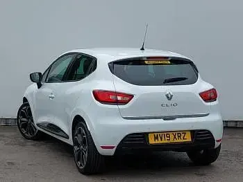 Used Renault Clio Iconic 90 HP (66 kW) 2019 White Hatchback