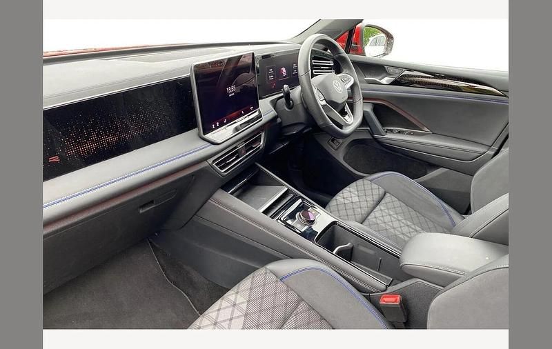 Used VW Tiguan R-line 150 HP (110 kW) 2025 Red SUV