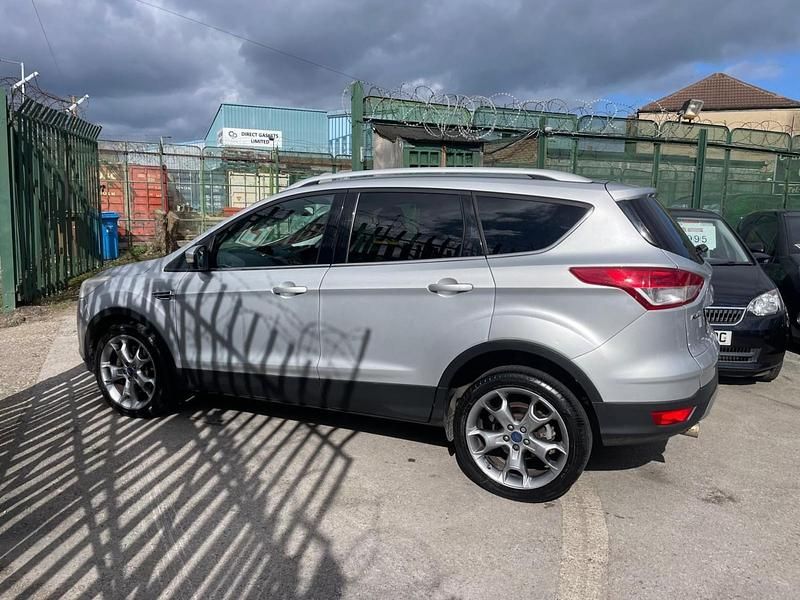 Usado Ford Kuga Titanium 140 CV (102 kW) 2014 Plateado SUV