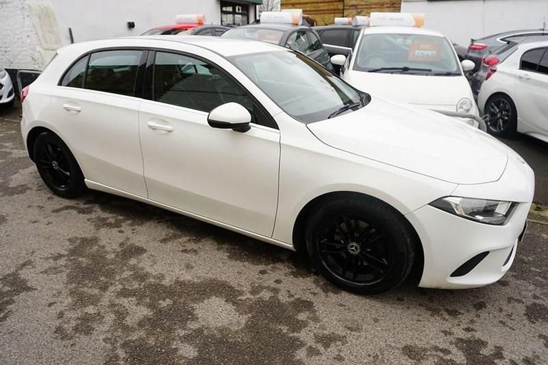 Used Mercedes A180 SE 116 HP (85 kW) 2018 White Hatchback