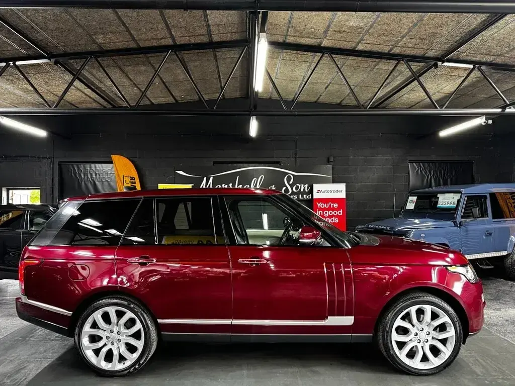 Used Land Rover Range Rover Vogue SE 306 HP (225 kW) 2018 Red SUV