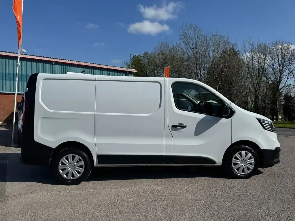 Used Renault Trafic 130 HP (95 kW) 2023 White MPV