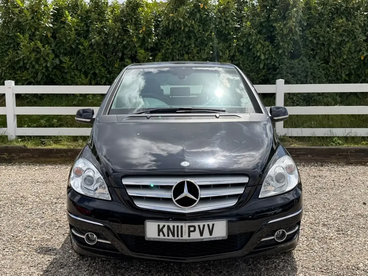 Used Mercedes B180 2011 Black MPV