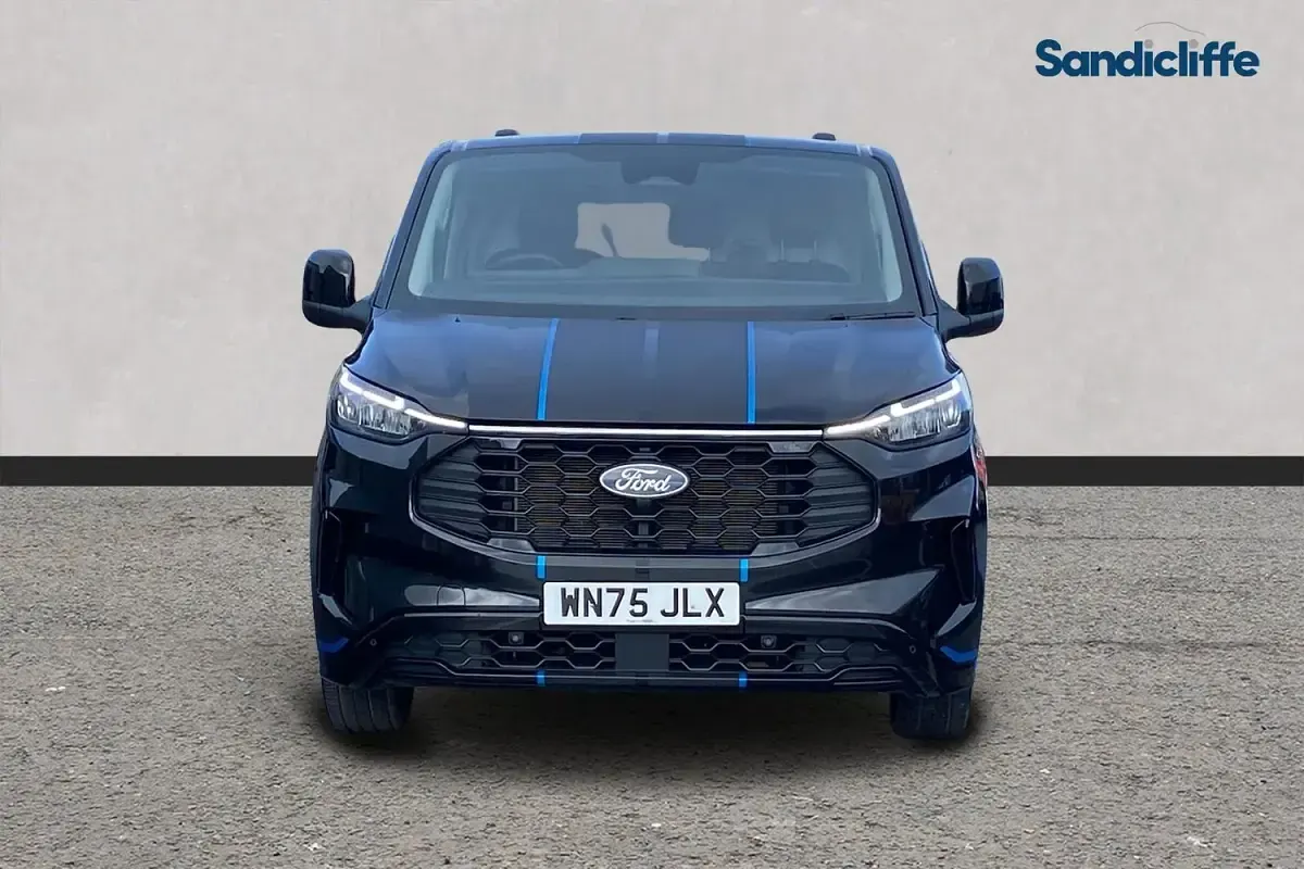 Begagnad Ford Transit Custom Sport 170 HK (125 kW) 2025 Svart Van