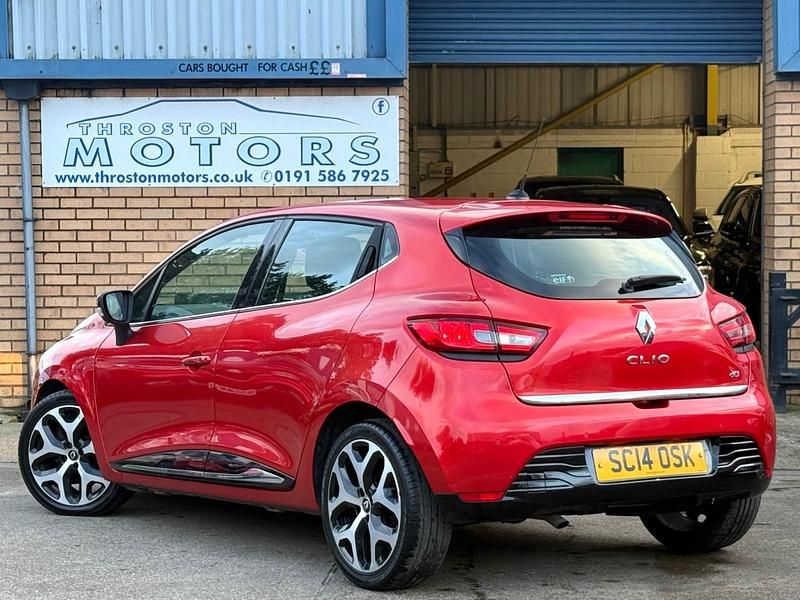 Used Renault Clio IV Dynamique 90 HP (66 kW) 2014 Red Hatchback