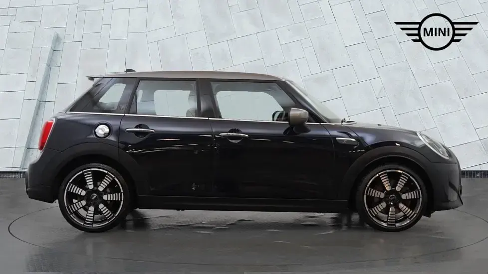 Used Mini Cooper S Exclusive 176 HP (129 kW) 2022 Black Hatchback