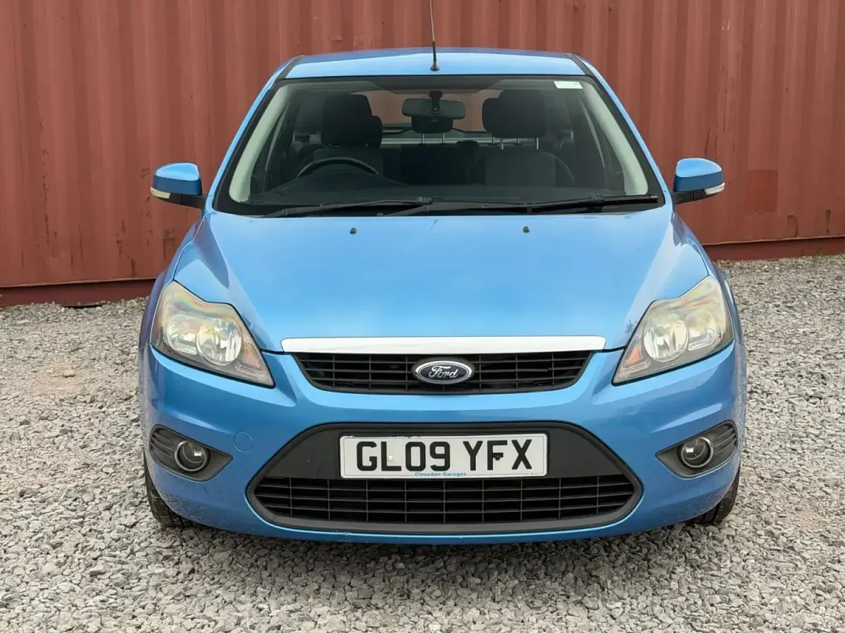 Usado Ford Focus Zetec 99 HP (72 kW) 2009 Azul Citadino