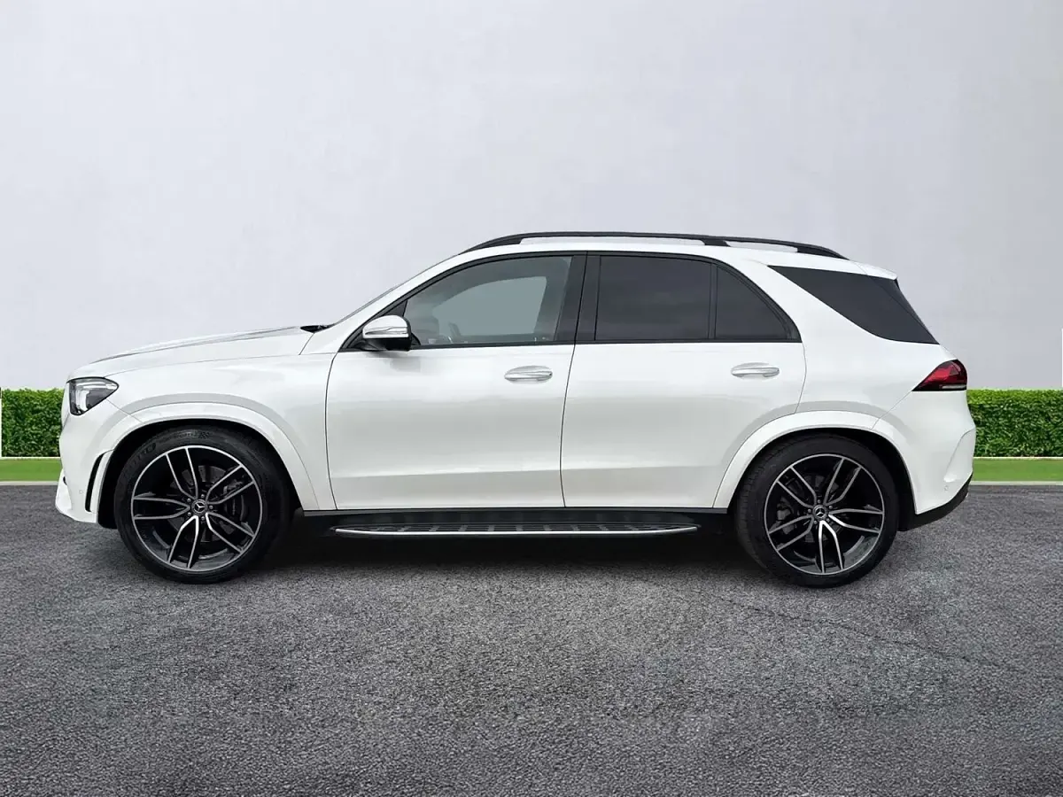 Used Mercedes GLE400 AMG line 2023 White Estate