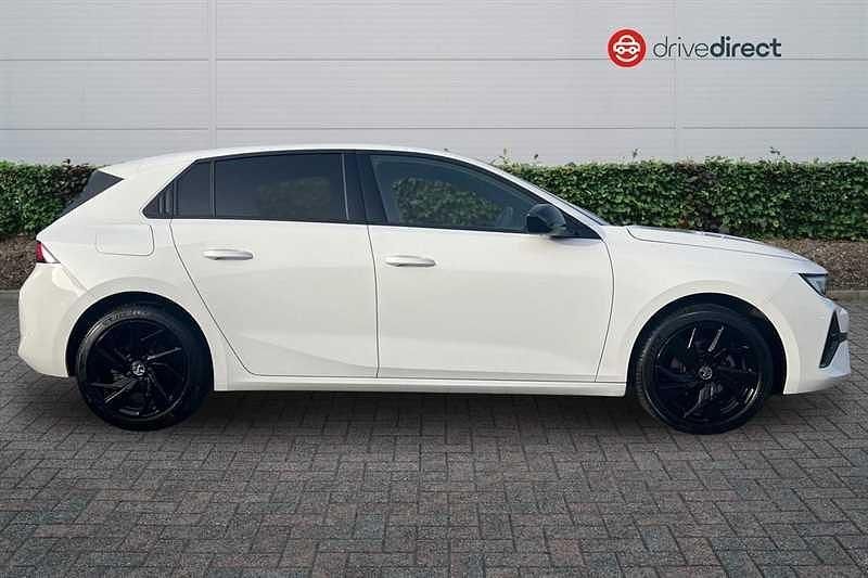 Used Vauxhall Astra S 130 HP (95 kW) 2023 White Hatchback