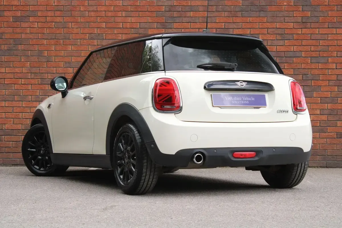Used Mini Cooper Hatch 2018 White Hatchback