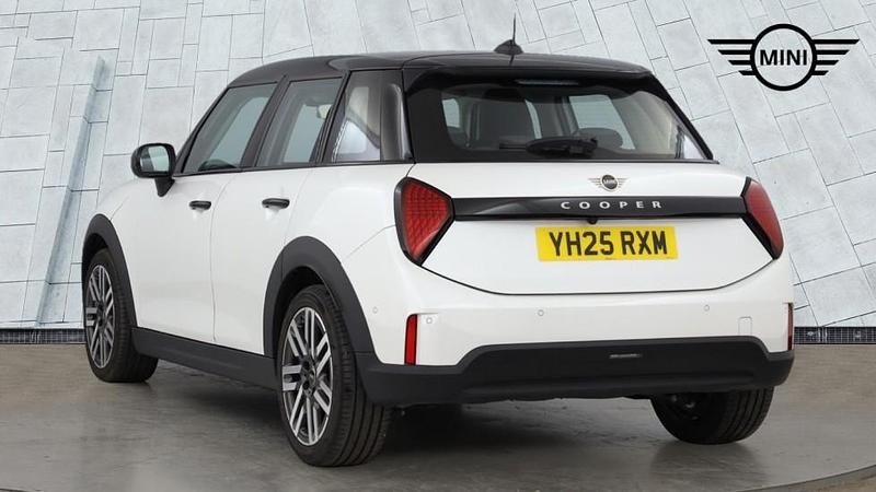 Used Mini Cooper Hatch 113 kW (154 HP) 2025 White Hatchback