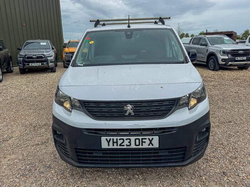 Used Peugeot Partner Premium 131 HP (96 kW) 2023 White MPV