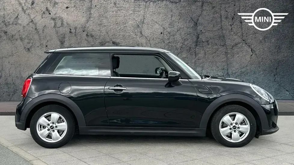 Used Mini Cooper Classic 134 HP (98 kW) 2022 Black Hatchback