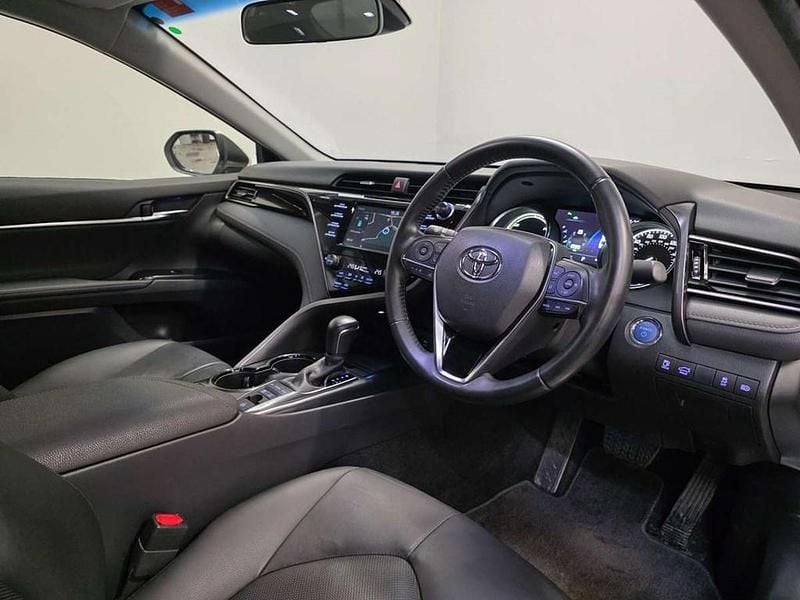 Used Toyota Camry Design 214 HP (157 kW) 2020 Silver Sedan