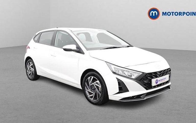 Used Hyundai i20 Advanced 101 HP (74 kW) 2024 White Hatchback