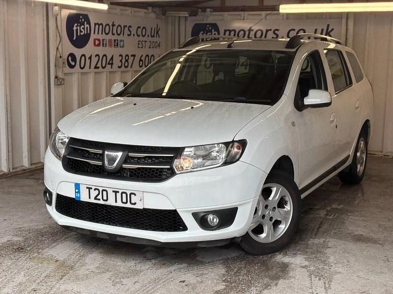 White Used 2015 Dacia Logan Lauréate Sedan | £5,690 (Fair price) - Image 1/3