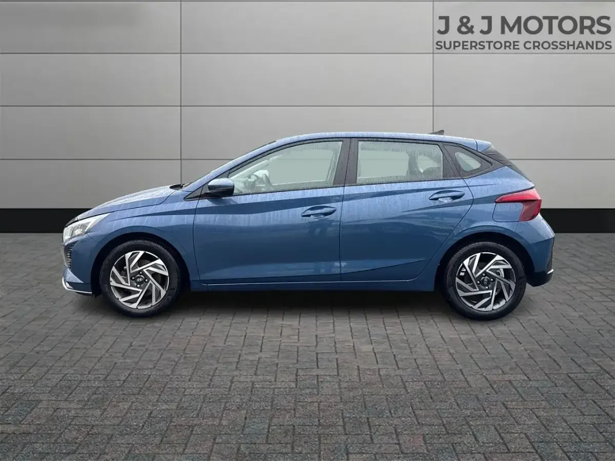 Used Hyundai i20 Advanced 100 HP (73 kW) 2025 Blue Hatchback