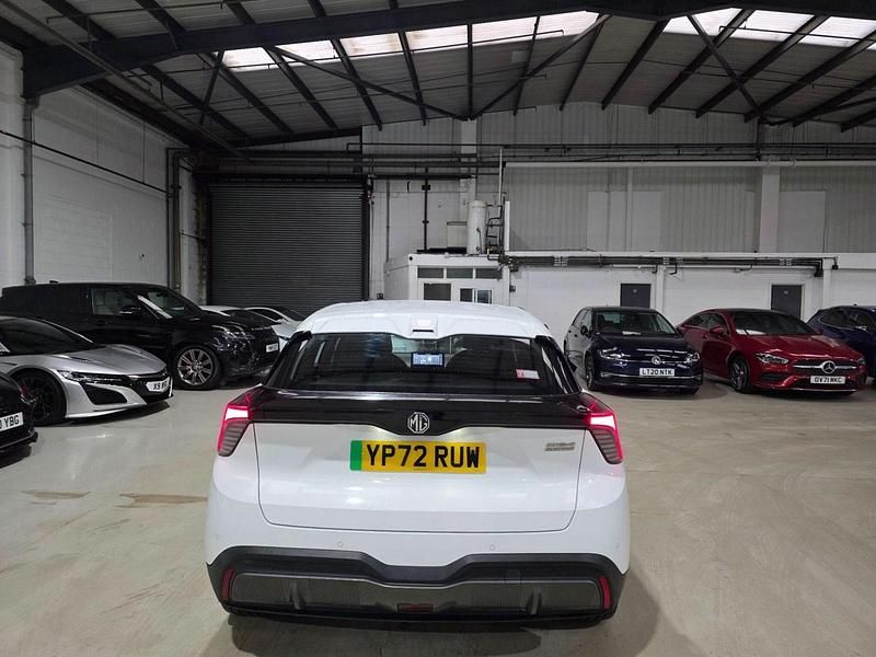 Used MG MG4 EV SE 150 kW (204 HP) 2022 White Hatchback