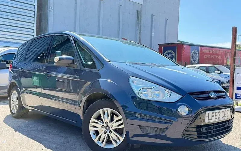 Begagnad Ford S-MAX Zetec 140 HK (102 kW) 2014 Minibuss