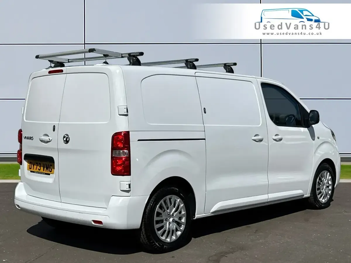 Used Vauxhall Vivaro 120 HP (88 kW) 2023 White MPV