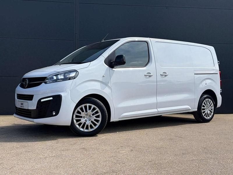 Second-hand Vauxhall Vivaro S 2023 Alb Monovolum