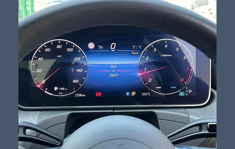 Used Mercedes C200 AMG Line Premium Plus 200 HP (147 kW) 2023 Grey Sedan