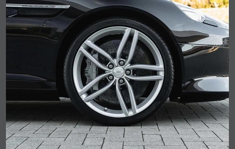 Usado Aston Martin DB9 449 CV (330 kW) 2017 Negro Coupe