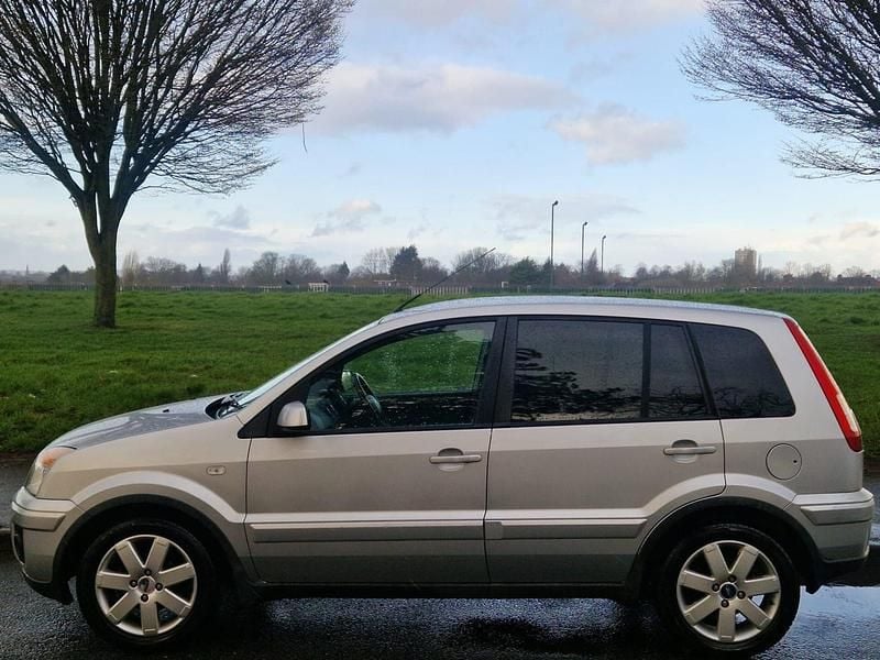 Used Ford Fusion 2008 Silver Hatchback