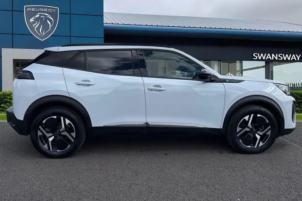 Begagnad Peugeot e-2008 Allure 98 kW (134 HK) 2024 Vit SUV