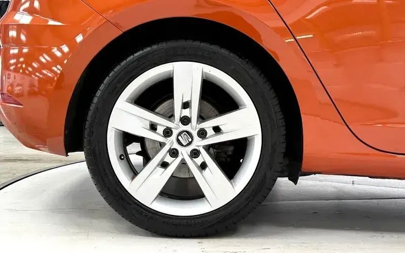 Used Seat Leon FR 190 HP (139 kW) 2019 Orange Hatchback