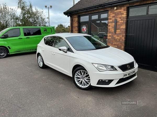White Used 2017 Seat Leon SE Dynamic Hatchback | £9,495 (Fair price) - Image 1/4